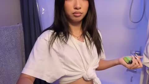 Jenny Tran online show from April 10, 2026, 11:53 pm