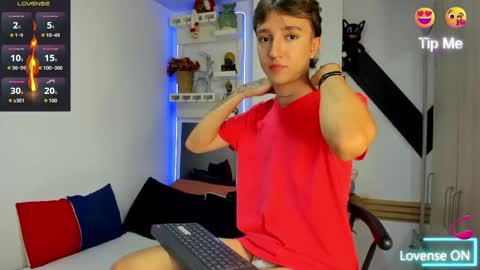 jero independent model online show from December 3, 2025, 8:51 pm