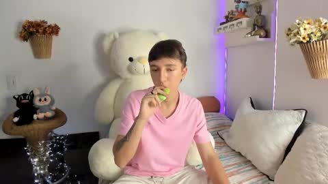 Snapshot of jeremy_salvatore_ chatting on March 2, 2026, 11:33 pm jero independent model online show from March 2, 2026, 11:33 pm