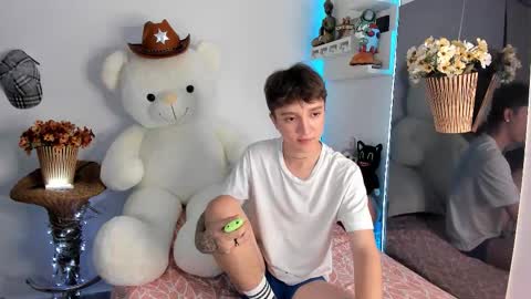 Snapshot of jeremy_salvatore_ chatting on March 6, 2026, 8:22 am jero independent model online show from March 6, 2026, 8:22 am