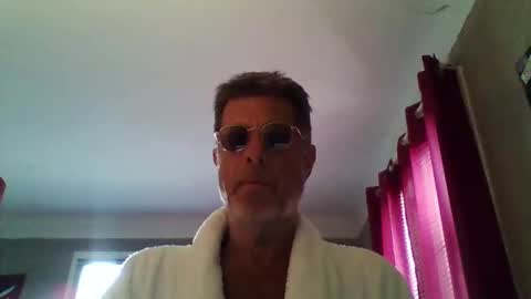 jerflor online show from April 28, 2026, 4:23 pm