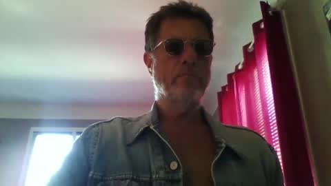 jerflor online show from May 15, 2026, 11:39 am