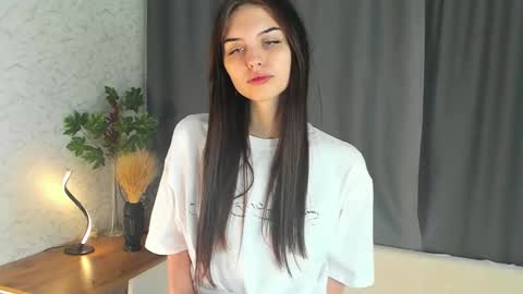 Keira online show from October 6, 2025, 4:32 am