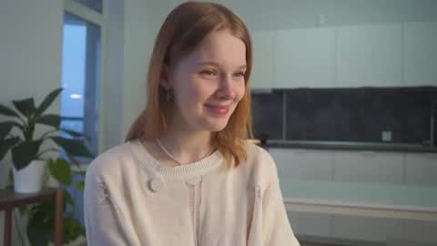 Molly online show from December 22, 2025, 4:42 am