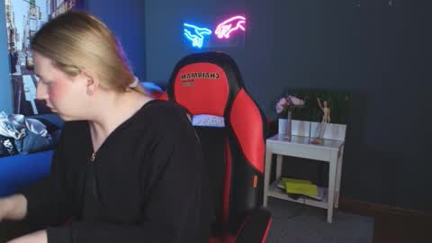 Snapshot of jes_solar chatting on September 26, 2025, 11:25 am jes_solar online show from September 26, 2025, 11:25 am