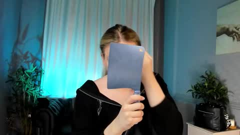 Snapshot of jes_solar chatting on October 5, 2025, 11:30 am jes_solar online show from October 5, 2025, 11:30 am