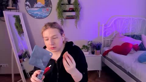 Snapshot of jes_solar chatting on October 7, 2025, 12:02 pm jes_solar online show from October 7, 2025, 12:02 pm