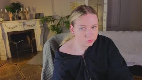 Snapshot of jes_solar chatting on October 8, 2025, 11:52 am jes_solar online show from October 8, 2025, 11:52 am