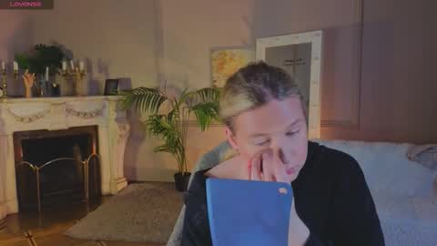 Snapshot of jes_solar chatting on October 11, 2025, 11:42 am jes_solar online show from October 11, 2025, 11:42 am