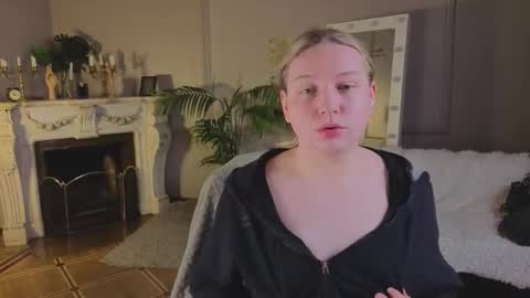 Snapshot of jes_solar chatting on October 13, 2025, 1:44 pm jes_solar online show from October 13, 2025, 1:44 pm