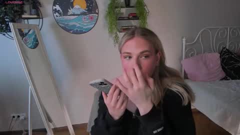 Snapshot of jes_solar chatting on October 14, 2025, 2:51 pm jes_solar online show from October 14, 2025, 2:51 pm