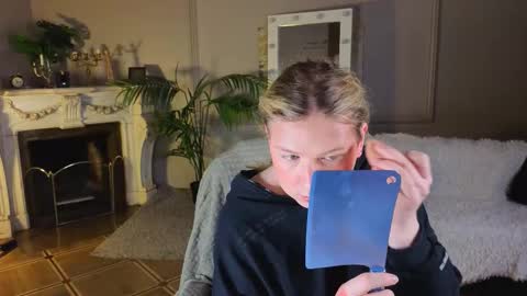 Snapshot of jes_solar chatting on October 27, 2025, 8:57 pm jes_solar online show from October 27, 2025, 8:57 pm