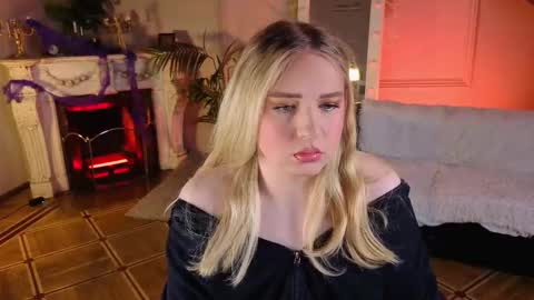 Snapshot of jes_solar chatting on October 29, 2025, 10:22 pm jes_solar online show from October 29, 2025, 10:22 pm