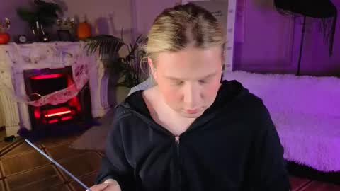 Snapshot of jes_solar chatting on October 31, 2025, 9:05 pm jes_solar online show from October 31, 2025, 9:05 pm