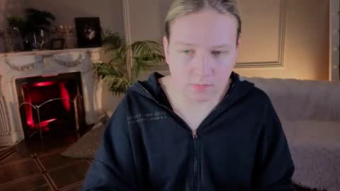 jes_solar online show from November 16, 2025, 9:53 pm