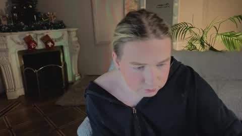 jes_solar online show from December 17, 2025, 10:05 pm