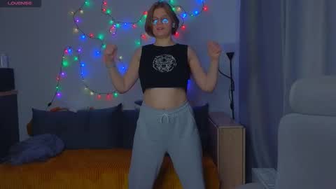 Snapshot of jess0e9 chatting on October 28, 2025, 1:47 pm  JessieVibes online show from October 28, 2025, 1:47 pm