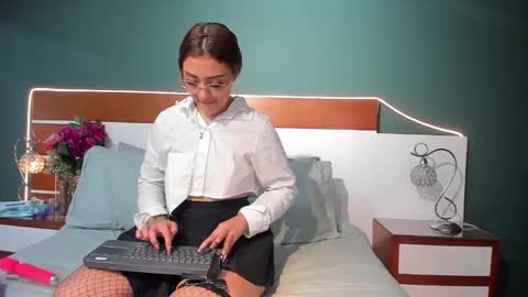 J E S S online show from February 2, 2026, 12:48 pm