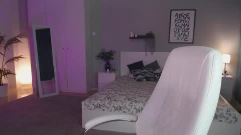 Snapshot of jess_marais chatting on October 8, 2025, 8:01 am Jess online show from October 8, 2025, 8:01 am