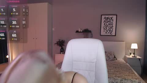 Snapshot of jess_marais chatting on October 14, 2025, 7:42 am Jess online show from October 14, 2025, 7:42 am