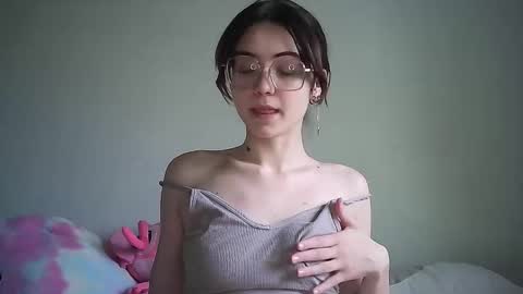 Snapshot of jessa_vibe chatting on November 13, 2025, 7:18 am Jessica but u can call me Jessa online show from November 13, 2025, 7:18 am