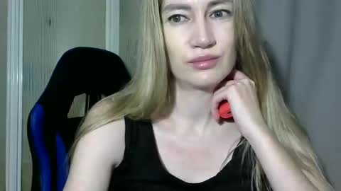 Snapshot of jessfox1 chatting on December 14, 2024, 10:07 pm JessFox1 online show from December 14, 2024, 10:07 pm