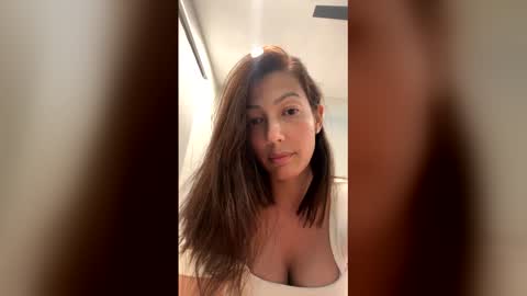 Jessica Gomez online show from May 10, 2026, 1:33 am