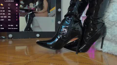 Snapshot of jessica_angel_sweet chatting on October 7, 2025, 10:51 pm online show from October 7, 2025, 10:51 pm