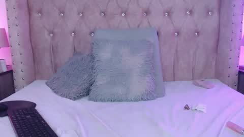 Jessica  online show from December 16, 2025, 11:37 am