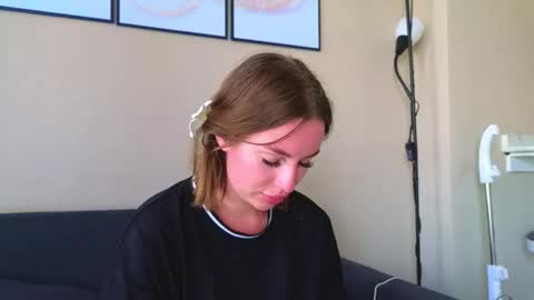 Jessy online show from November 30, 2025, 7:23 am