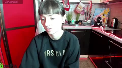 jessicaforris online show from December 17, 2025, 7:58 am