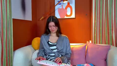 Snapshot of jessicajewells45 chatting on September 21, 2025, 7:43 am Jessica online show from September 21, 2025, 7:43 am