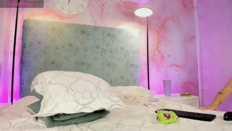 JESSI AND NAOMI online show from January 15, 2026, 12:26 am