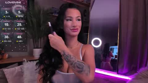 Jess online show from November 17, 2025, 4:40 am