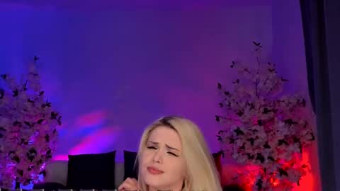 Gloria   online show from January 22, 2025, 11:10 pm