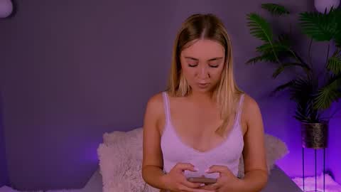 jessiellle online show from October 23, 2025, 7:07 am