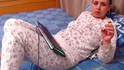 jessiestar3 online show from May 2, 2026, 9:53 pm