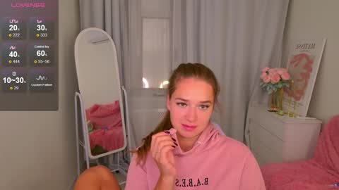 Snapshot of jessiestarz chatting on October 1, 2025, 2:23 pm Jessi online show from October 1, 2025, 2:23 pm