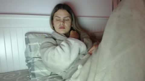 jessieryan online show from November 12, 2025, 4:24 am