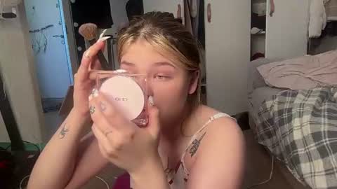 jessluck_1 online show from June 20, 2026, 10:29 am