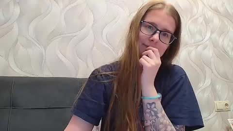 jessy_yng online show from October 31, 2025, 12:28 pm