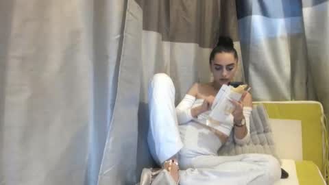 Jessy online show from October 20, 2025, 3:34 pm