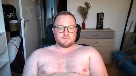 Snapshot of jeuneloup92 chatting on September 24, 2025, 6:00 pm jeuneloup92 online show from September 24, 2025, 6:00 pm