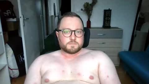 Snapshot of jeuneloup92 chatting on October 28, 2025, 4:42 pm jeuneloup92 online show from October 28, 2025, 4:42 pm