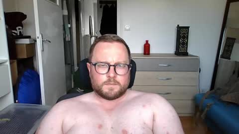 jeuneloup92 online show from May 28, 2026, 4:26 pm