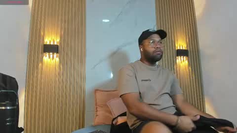 jeus_stanley online show from May 4, 2026, 4:08 am