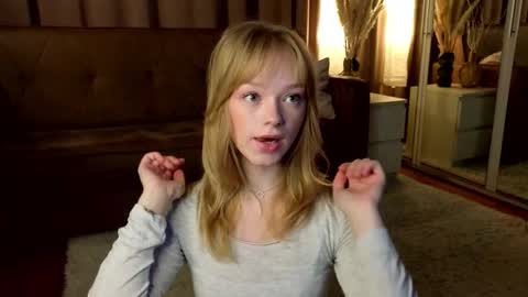 Gwen online show from December 21, 2025, 7:15 am