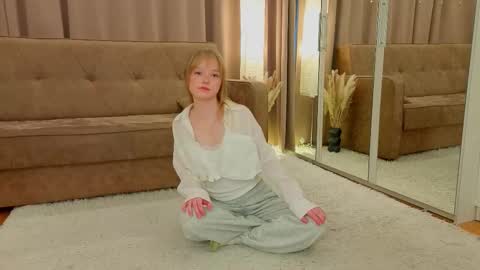 Gwen online show from January 14, 2026, 8:20 am