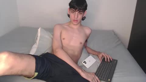 Snapshot of jey_foxx chatting on January 23, 2025, 7:40 pm jey_foxx online show from January 23, 2025, 7:40 pm