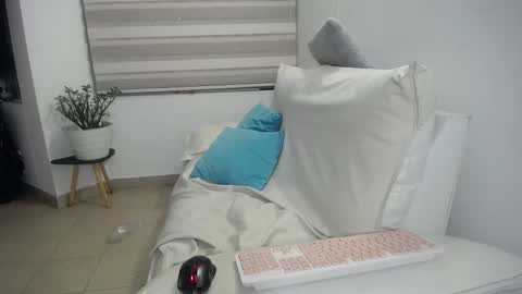 Camila online show from January 16, 2026, 11:03 am